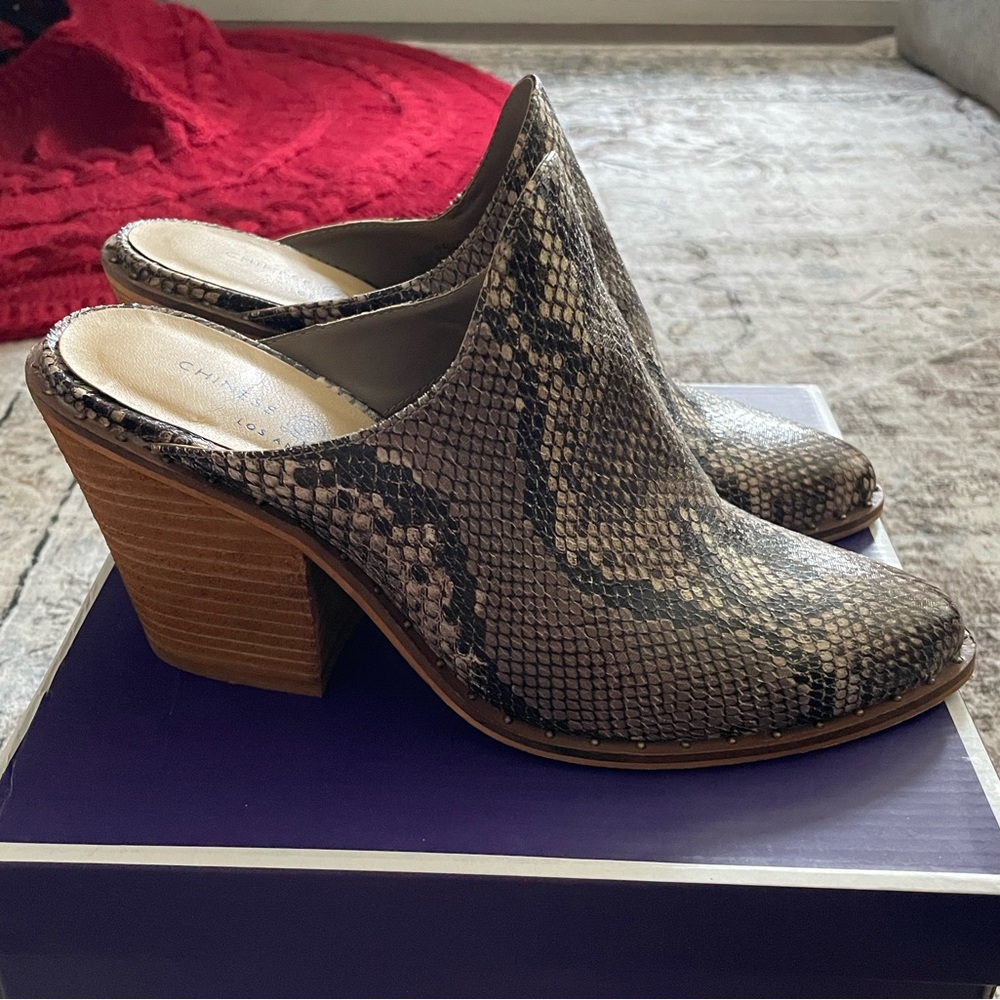 Chinese Laundry Springfield Mule